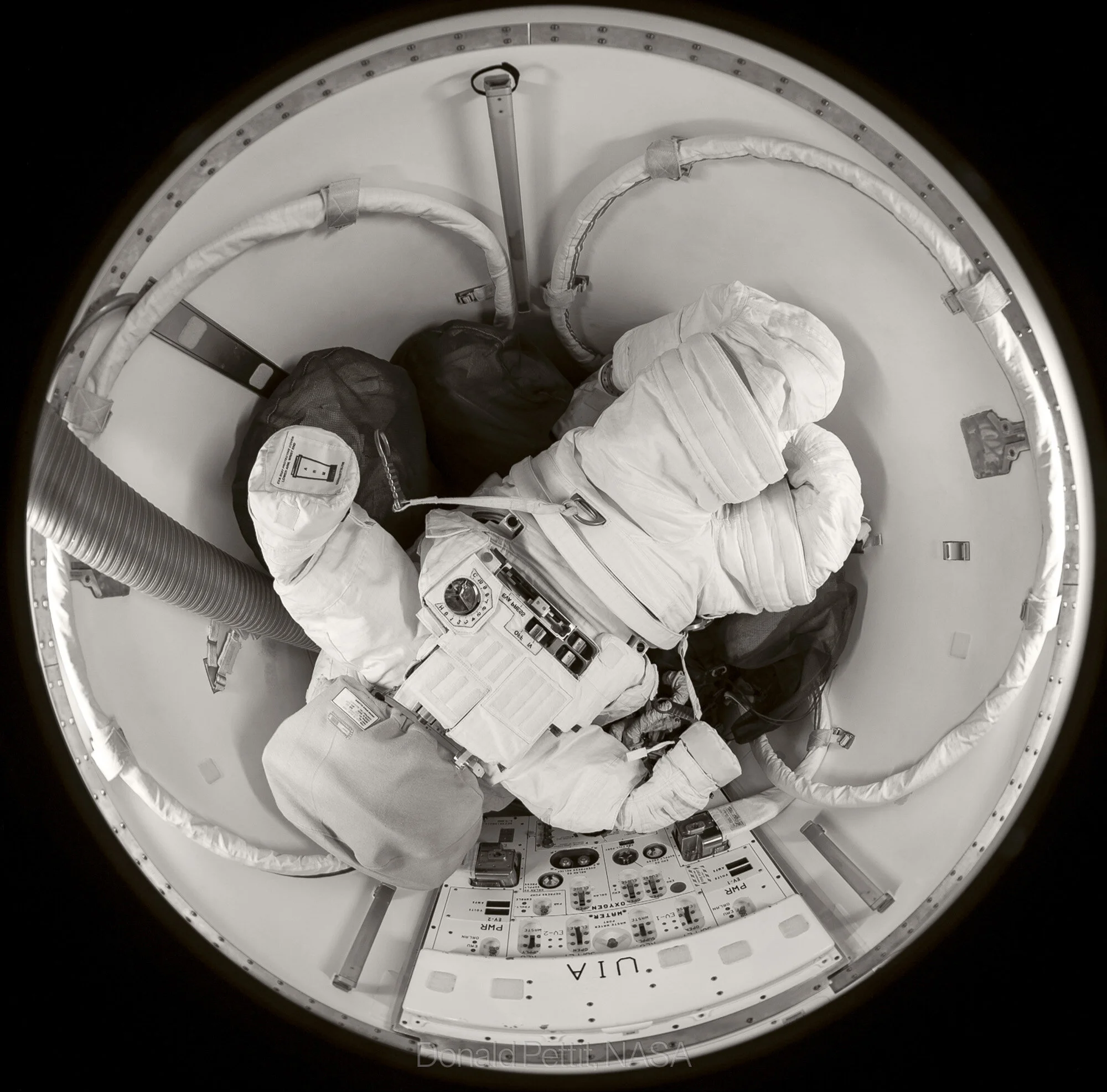 Portraits of a Planet:Photographer in Space by NASA astronaut